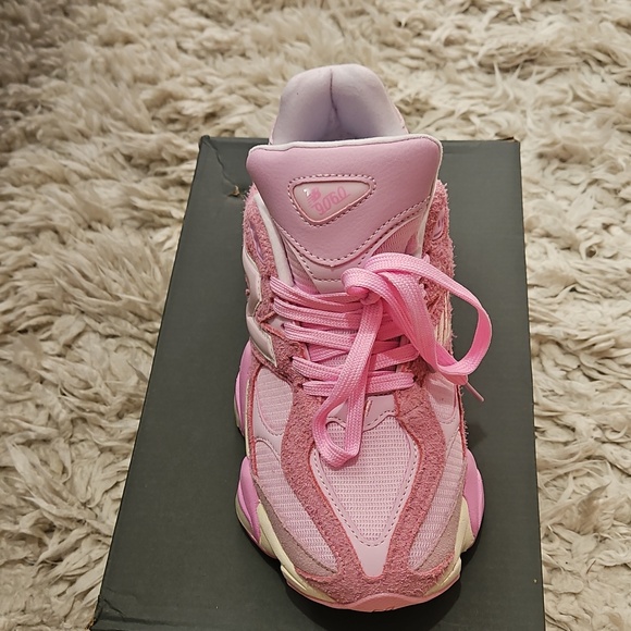 New Balance 9060 Cherry Blossom Colorway. - Picture 3 of 11